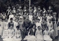 Лиана Кашаванидзе – руководитель детско-юношеского ансамбля «Ванк» (Тбилиси), хореограф и постановщик армянских народных танцев Лиана Кашаванидзе – руководитель детско-юношеского ансамбля «Ванк» (Тбилиси), хореограф и постановщик армянских народных танцев