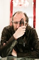 Алан Миклитарян – автор бренда «Alain Mikli», ставший всемирно известным Алан Миклитарян – автор бренда «Alain Mikli», ставший всемирно известным