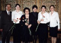 Кристина и Лаура Мартиросян – украинские джазовые музыканты, композиторы и исполнители, авторы музыкального проекта «Крунк» Кристина и Лаура Мартиросян – украинские джазовые музыканты, композиторы и исполнители, авторы музыкального проекта «Крунк»