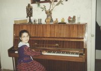 Кристина и Лаура Мартиросян – украинские джазовые музыканты, композиторы и исполнители, авторы музыкального проекта «Крунк» Кристина и Лаура Мартиросян – украинские джазовые музыканты, композиторы и исполнители, авторы музыкального проекта «Крунк»