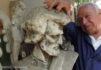 Аваков Владимир Саркисович – скульптор, член союза армянских художников Грузии, активный член армянской общины Тбилиси Аваков Владимир Саркисович – скульптор, член союза армянских художников Грузии, активный член армянской общины Тбилиси