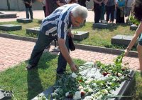 Исай Абовян – музыкант-пианист, солист грузинской филармонии, лауреат республиканских, а также международных конкурсов и фестивалей Исай Абовян – музыкант-пианист, солист грузинской филармонии, лауреат республиканских, а также международных конкурсов и фестивалей