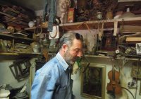 Мигран Дилбарян – архитектор и художник, дизайнер и мастер художественной ковки, член Союза художников Грузии с 1996 года Мигран Дилбарян – архитектор и художник, дизайнер и мастер художественной ковки, член Союза художников Грузии с 1996 года