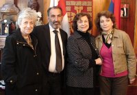 Эльвира Григорьевна Узунян – народная артистка Армении и Грузии, колоратурное сопрано, прима ереванской оперы им. Спендиарова второй половины XX века Эльвира Григорьевна Узунян – народная артистка Армении и Грузии, колоратурное сопрано, прима ереванской оперы им. Спендиарова второй половины XX века
