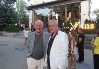 Карен Робертович Кочарян — популярный телекомментатор, режиссер, сценарист, известный ведущий госконцертов и юбилеев Карен Робертович Кочарян — популярный телекомментатор, режиссер, сценарист, известный ведущий госконцертов и юбилеев