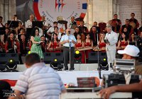 Карен Робертович Кочарян — популярный телекомментатор, режиссер, сценарист, известный ведущий госконцертов и юбилеев Карен Робертович Кочарян — популярный телекомментатор, режиссер, сценарист, известный ведущий госконцертов и юбилеев